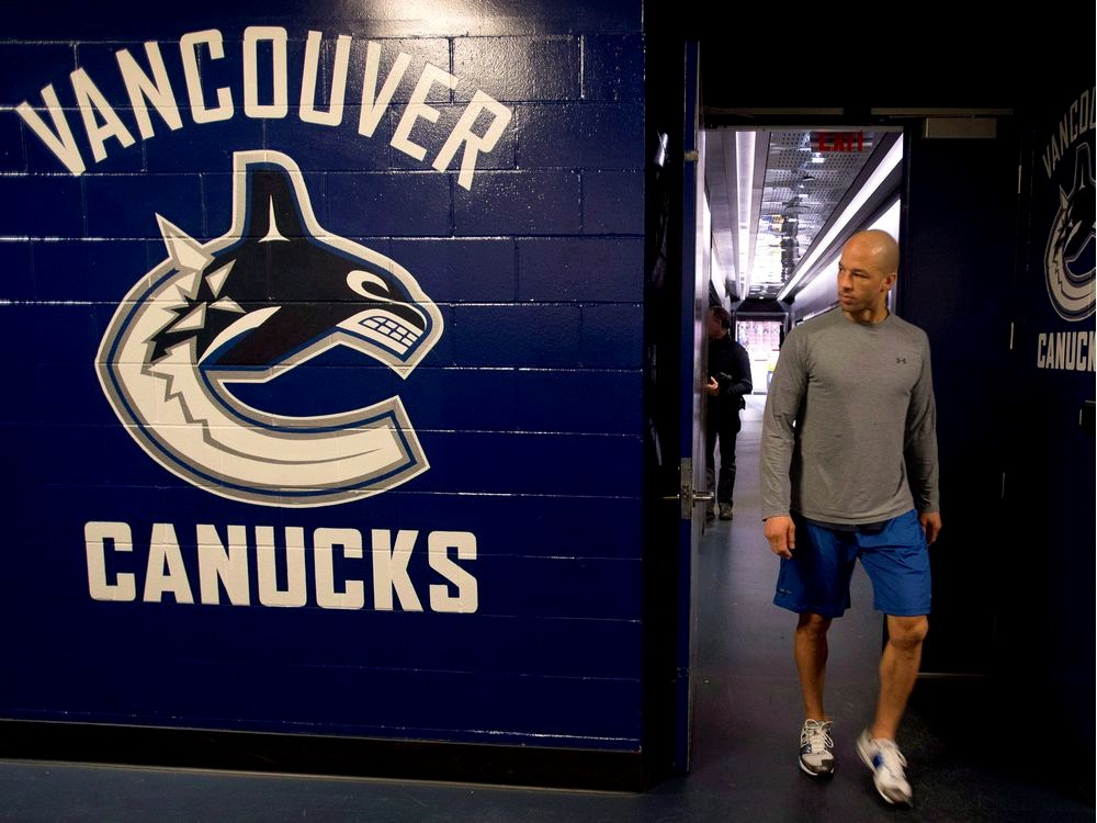 De Canucks hebben Manny Malhotra ingehuurd als hoofdcoach van Abbotsford Canucks van de AHL