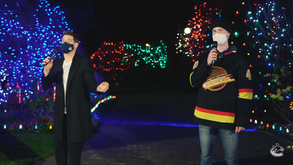 Michael Buble and Elias Pettersson Sing Christmas Carols