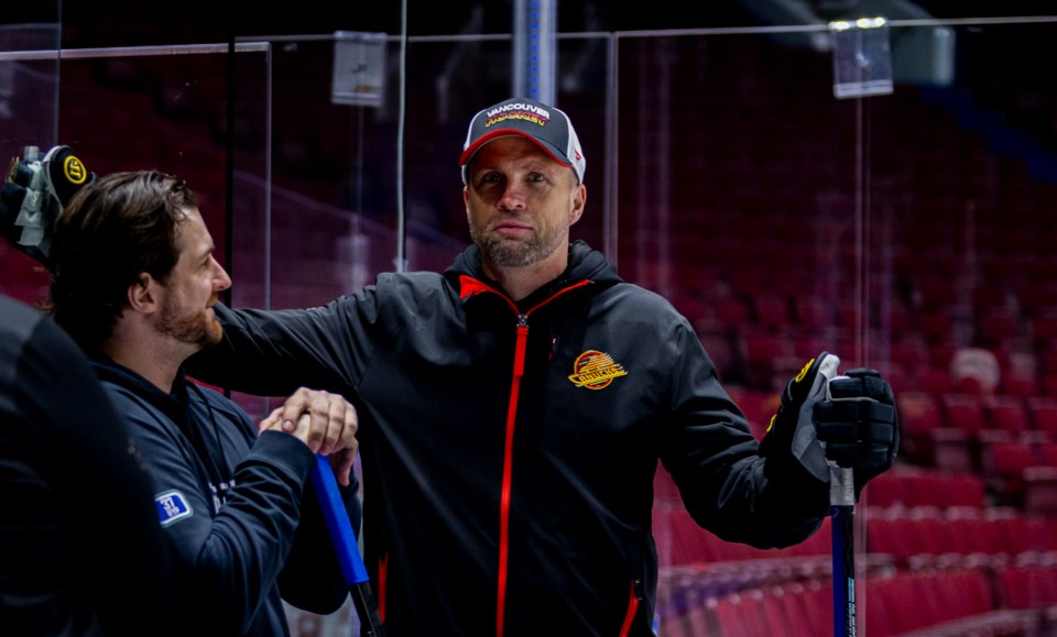 mike-yeo-canucks-tav