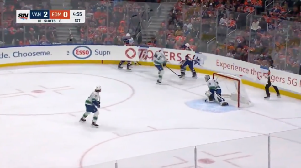 nhl-virtual-board-ads-glitch-canucks-oilers