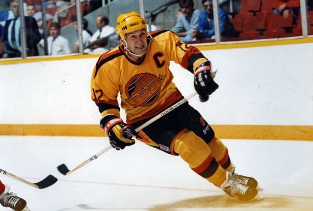 Stan Smil se retire de son rôle dans les opérations hockey avec les Canucks