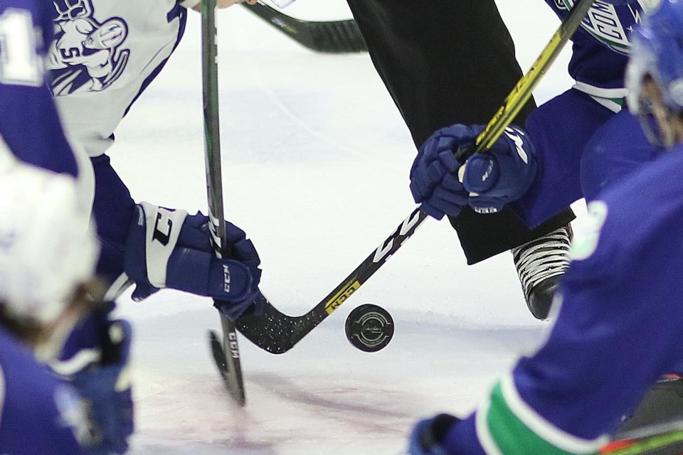 Syracuse Crunch vs Utica Comets faceoff