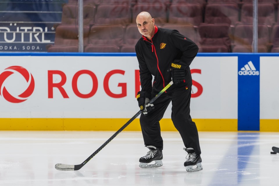 tocchet-skate-canucks-twitter