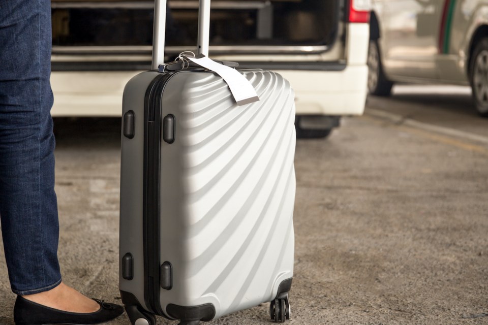 airport-traveller-suitcase-shuttle
