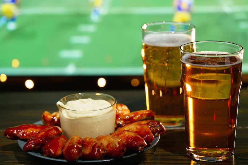 bar-nfl-football-screen-food-beer