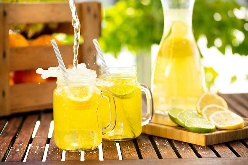The Canadian Health Inspection Agency is notifying the public about a recall of fruit juice mixes due to the possible presence of glass in November 2021.