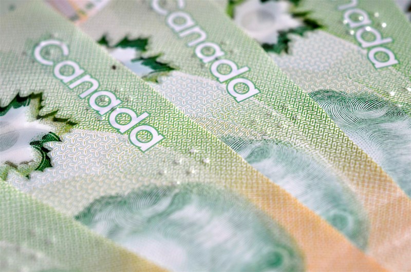 canadian-money-cash-bills-20