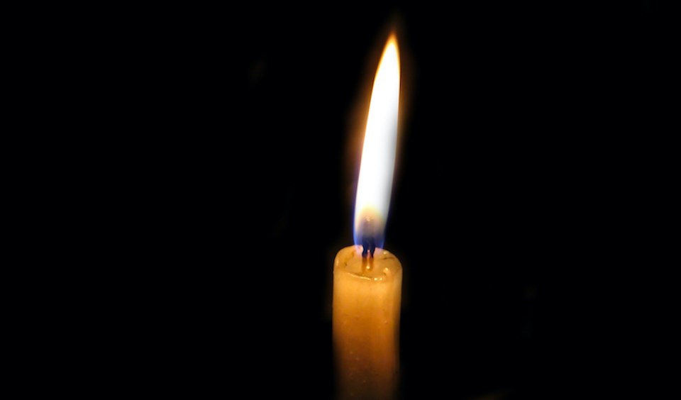 candle-dark-background