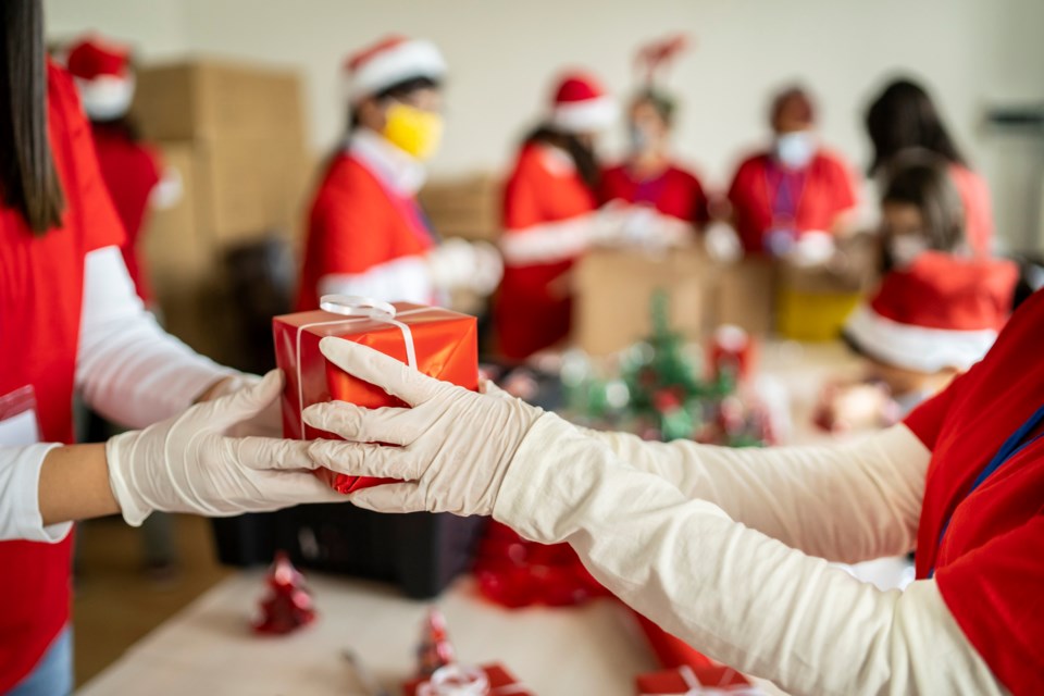 christmas-volunteering-donations
