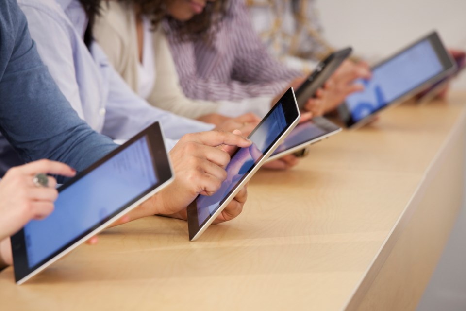 Classroom-technology-ArielSkelley-GettyImages-150337651