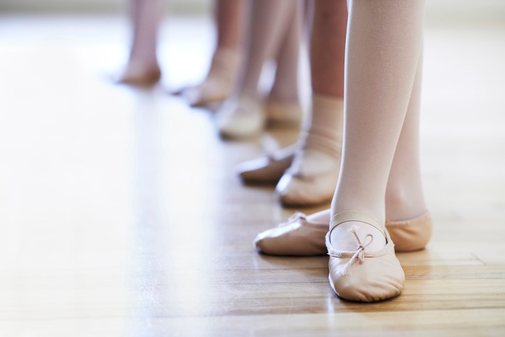 dance-class-kids-feet