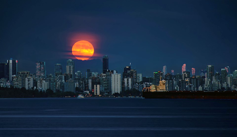 full-moon-vancouver-hunter-double.jpg\