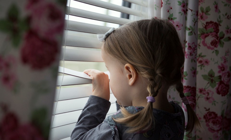 Various Lauren Taylor and Studio 707 corded window coverings pose a strangulation hazard to children, according to a Health Canada alert in November 2022.
