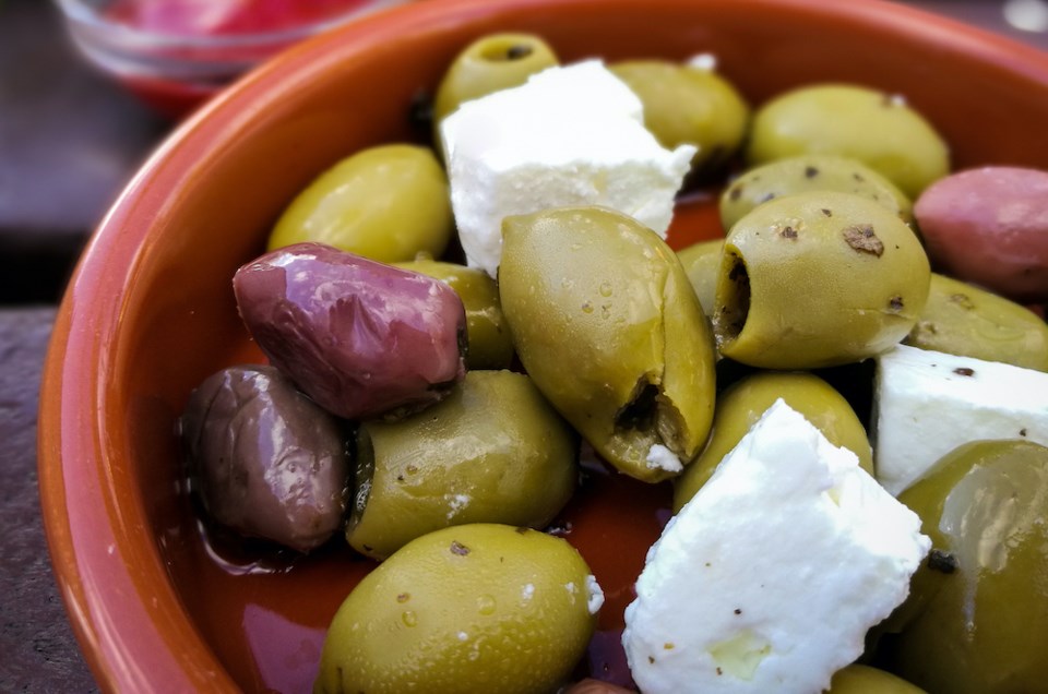 greek-olives-feta-restaurant
