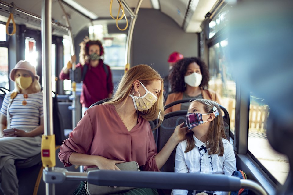 mother-daughter-face-masks-public-transportation