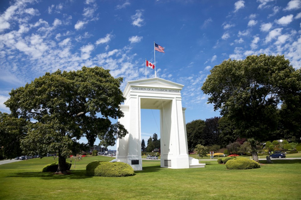 peace-arch-border-crossing-us-canada