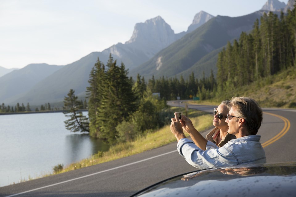 people-taking-pictures-roadside