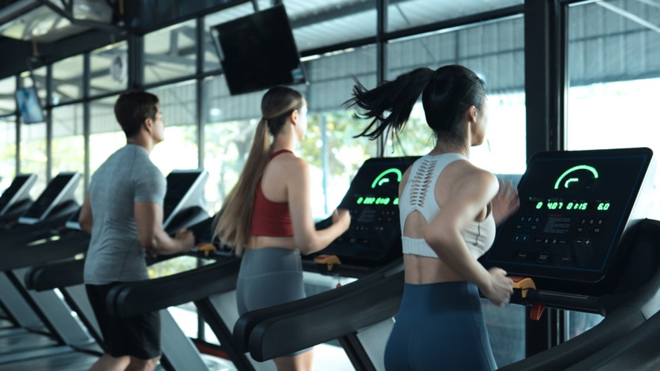 people-working-out-gym-stock-photo-getty