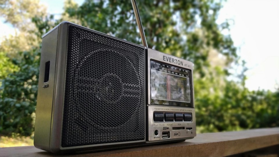 radio-pexels-araf-5350413