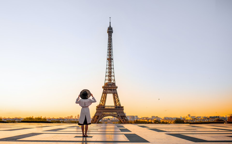 Flights from 鶹ýӳto Paris that include a stay in Los Angeles cut the cost of travel to France in half in 2024.