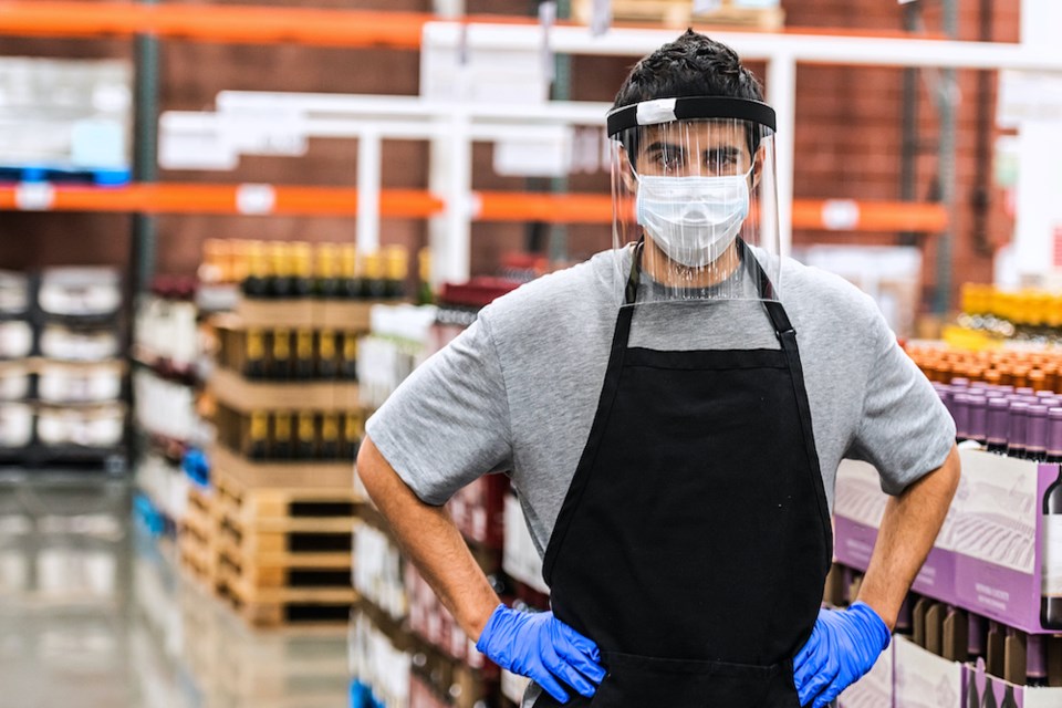 warehouse-worker-mask-visor