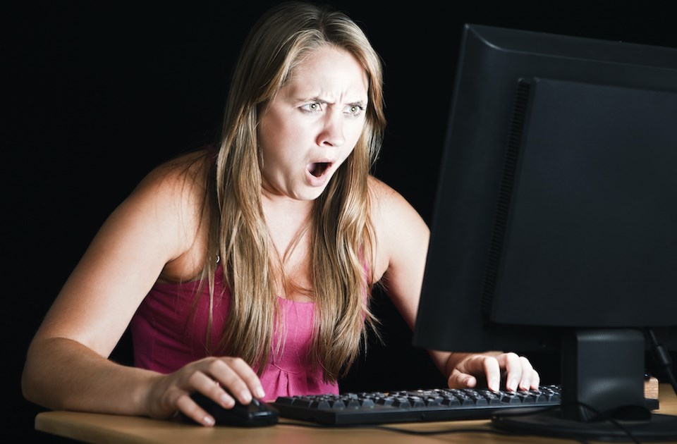 woman-angry-shocked-computer