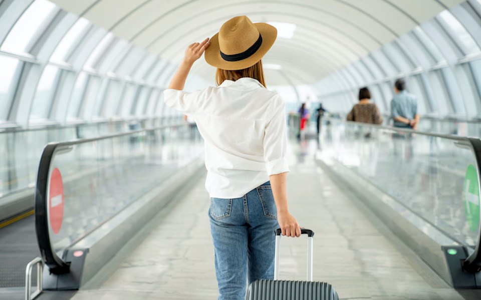 woman-at-airport