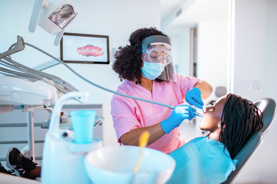 woman-cleaning-teeth