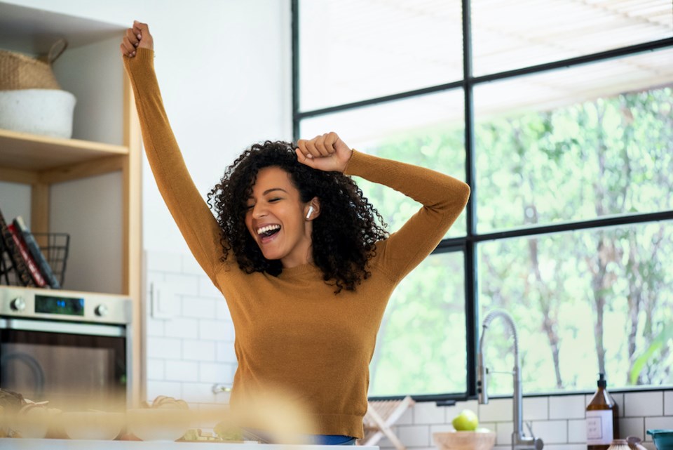 woman-kitchen-dancing-music-health