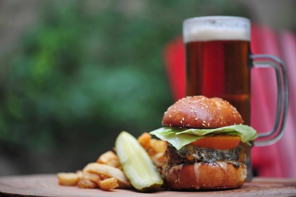 timber-vancouver-restaurant-burger-beer