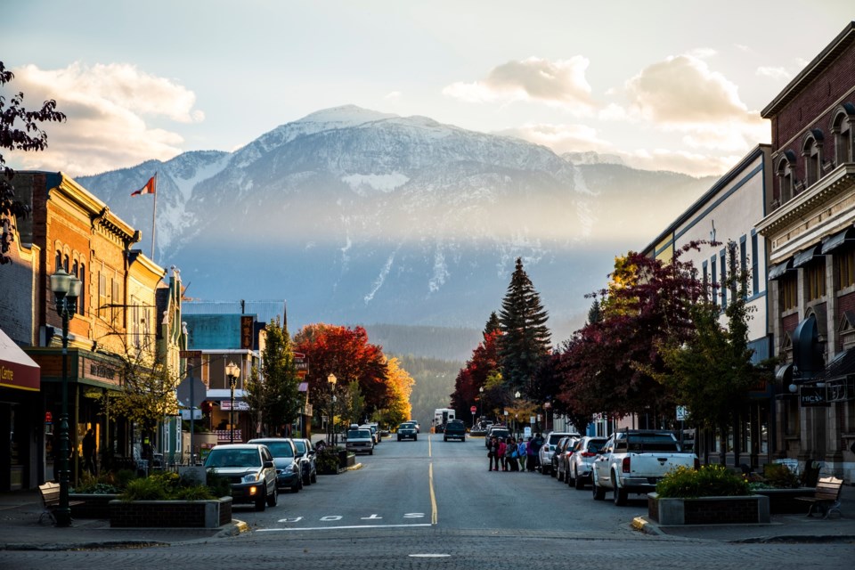 tourism-revelstoke-downtown