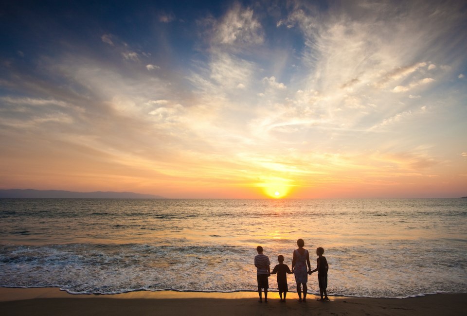 family-beach-sunset-puerta-vallarta-mexico