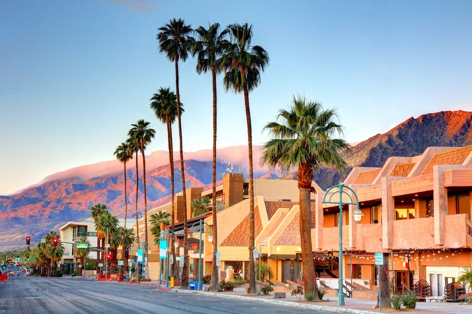 flair-airlines-vancouver-flghts-palm-springs-2025