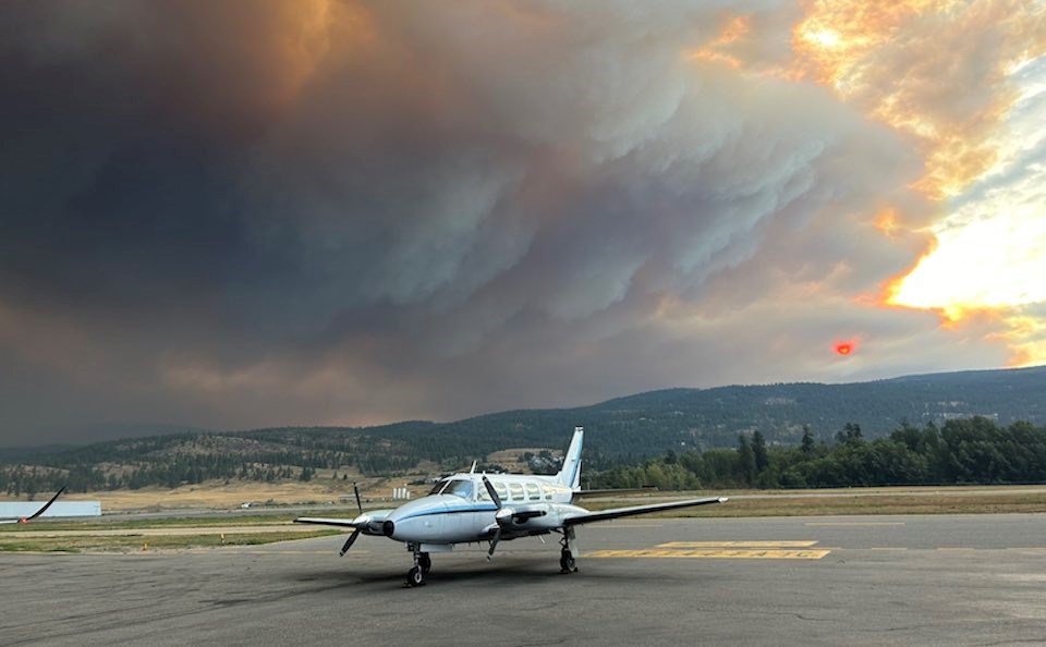 kelowna-fire-vancouver-weather-flight-cancellations-2023