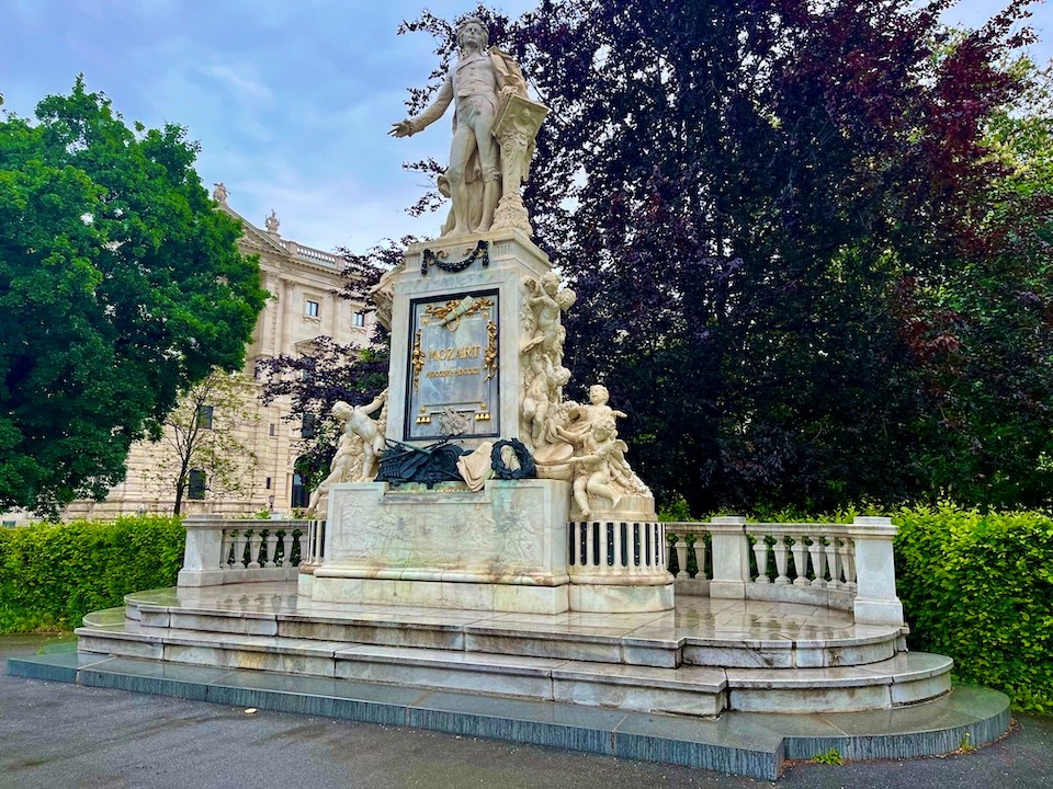 mozart-vienna-statue