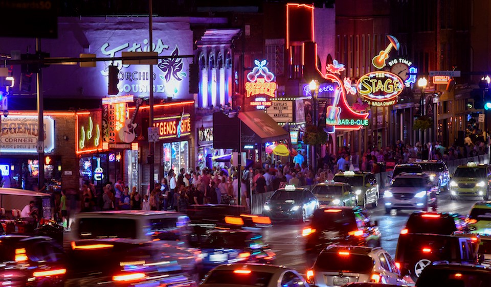 Watch the 鶹ýӳCanucks play the Nashville Predators in game six on Friday, May 3 in person by flying with United Airlines from YVR.