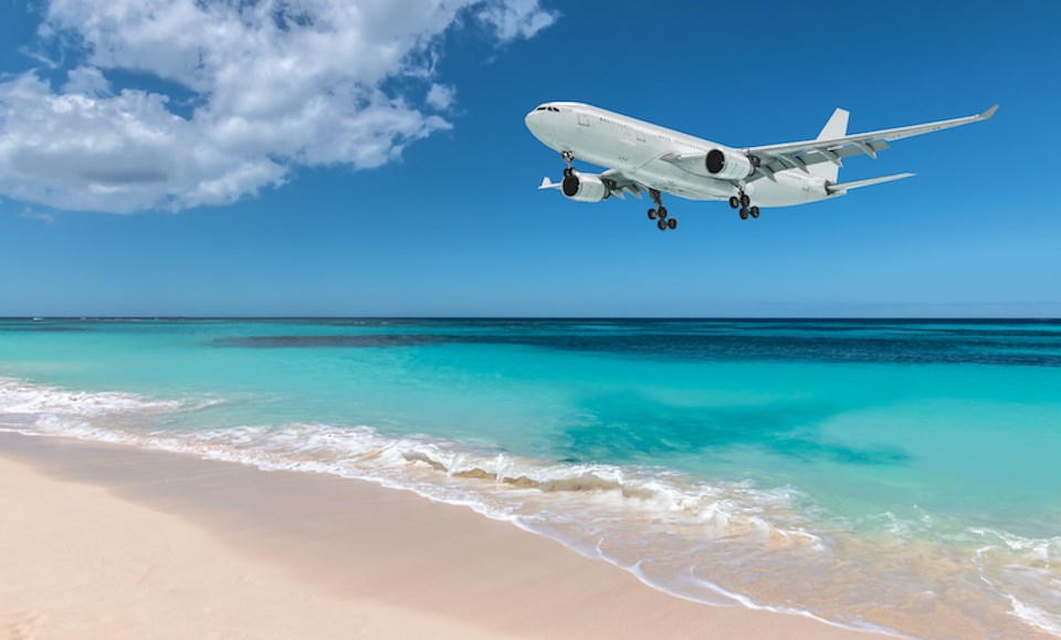 plane-landing-carribean