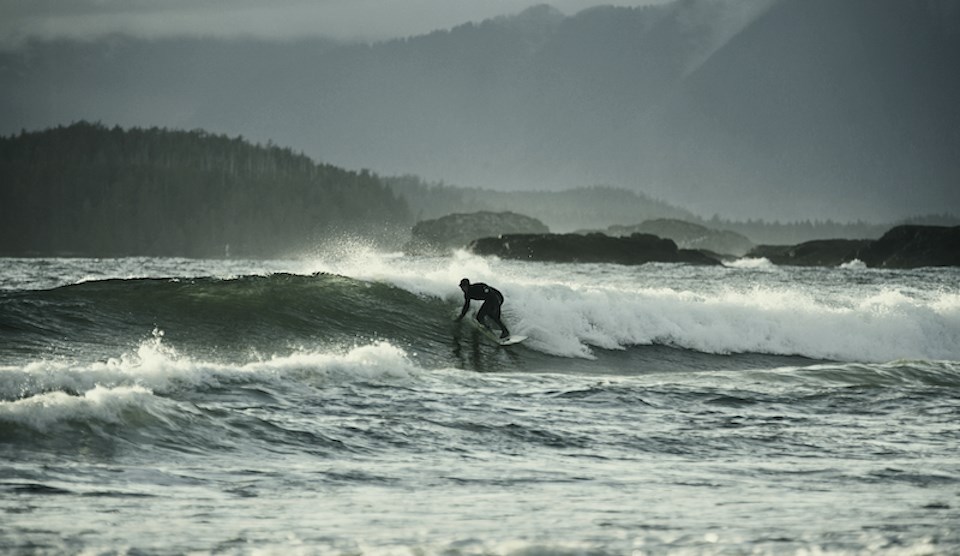 tofino-chesterman-beach-surfer