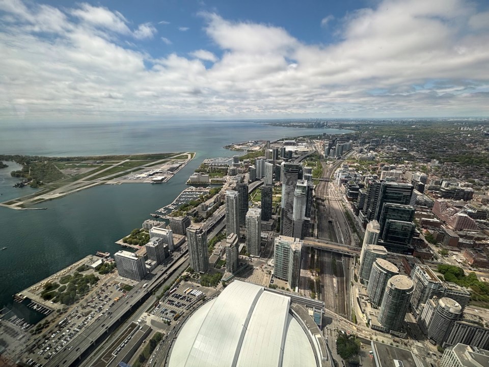 toronto-view-skydome-cn-tower