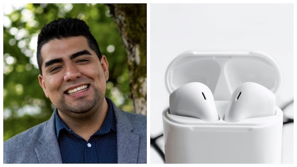 vancouver-flights-airpods-traveller-air-canada