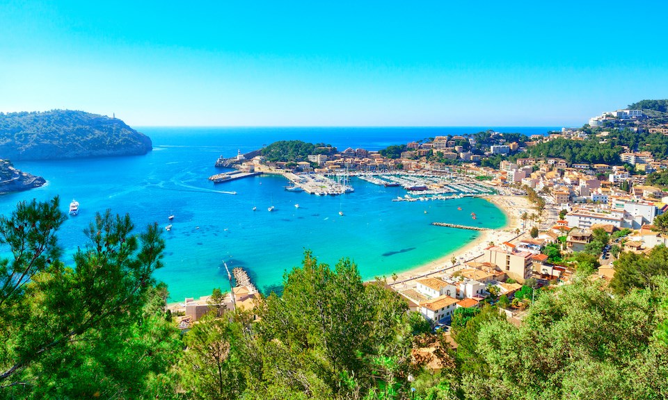 Tickets for flights from 鶹ýӳto Spain with Air Canada cost roughly 50 per cent less than average for trips in late summer and fall 2024. 