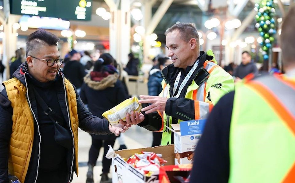 vancouver-weather-handing-snacks-yvr-flights