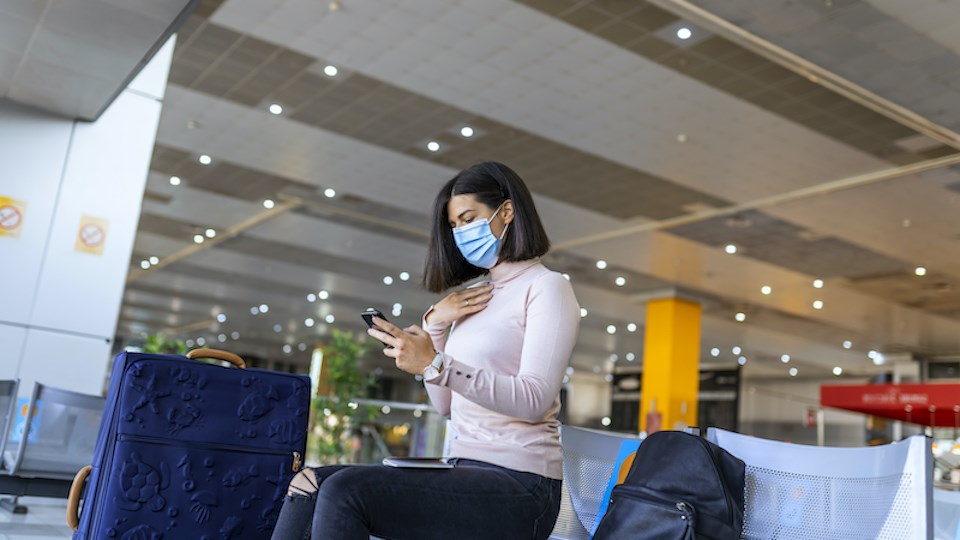 woman-stressed-airport-looking-phone