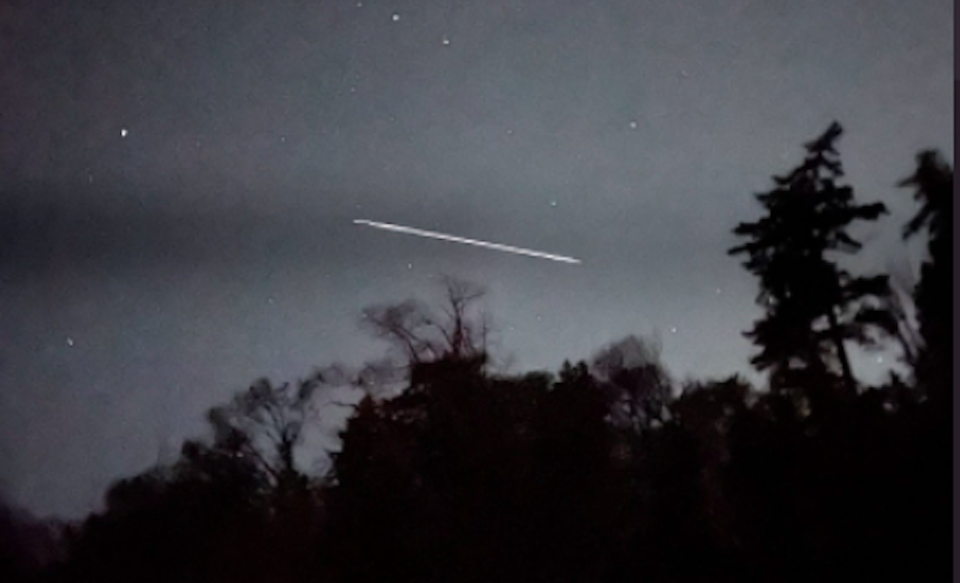 bright-streaks-of-light-vancouver-skies.jpg