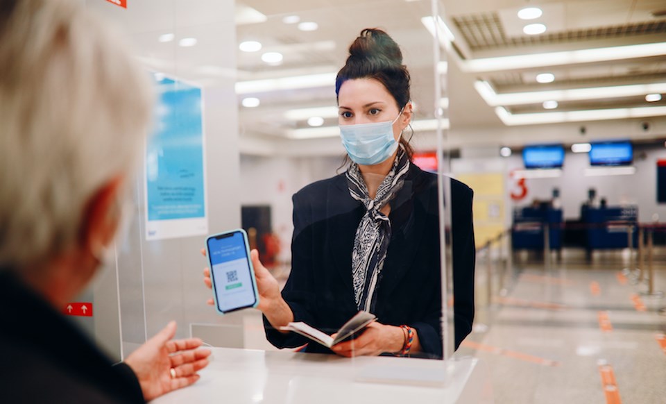 face-mask-airport-check-in-canada