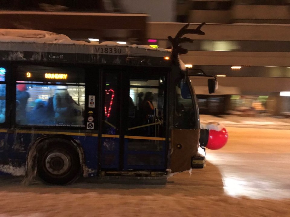 translink-bus-rudolph-winter-snow-vancouver