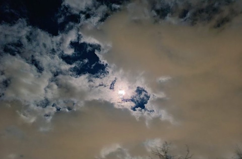 cloudy-moon-shot-vancouver