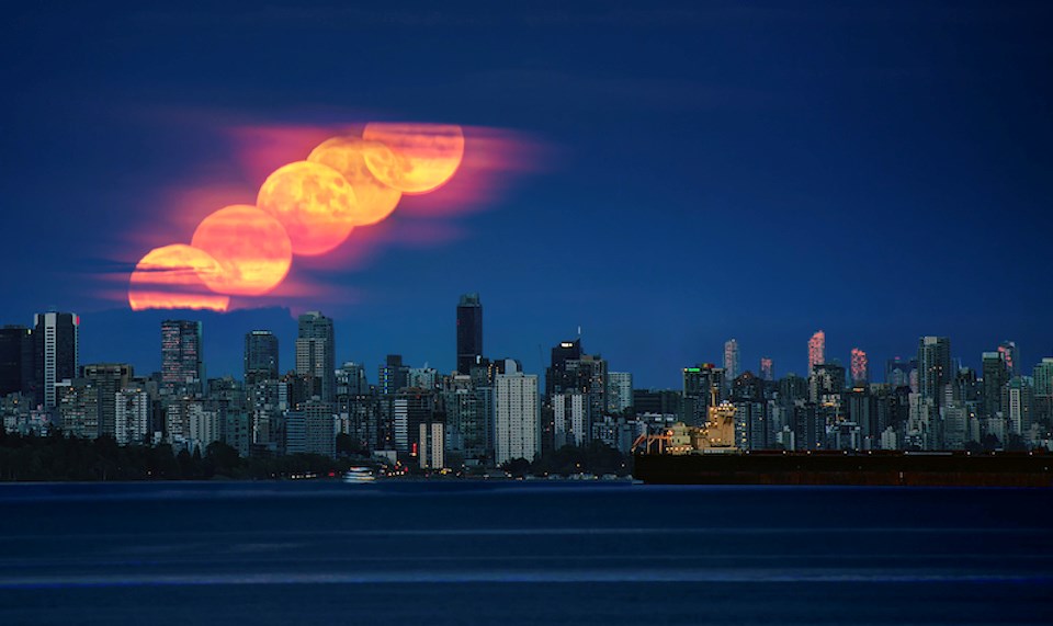 full-moon-rising-downtown-vancouver