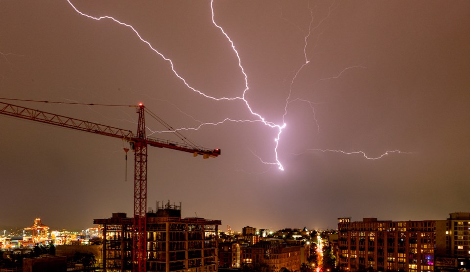 21 epic moments from the last night's Vancouver thunderstorm - North ...