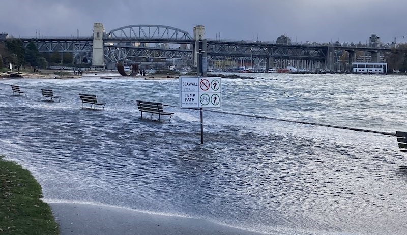 seawall-stanley-park-closes-vancouver-storm